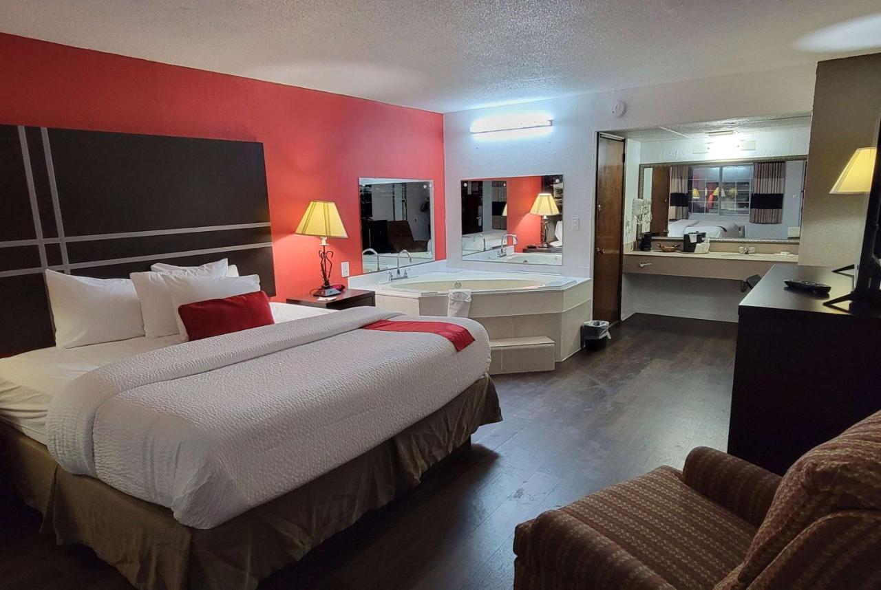 Ramada By Wyndham Mountain Home Extérieur photo