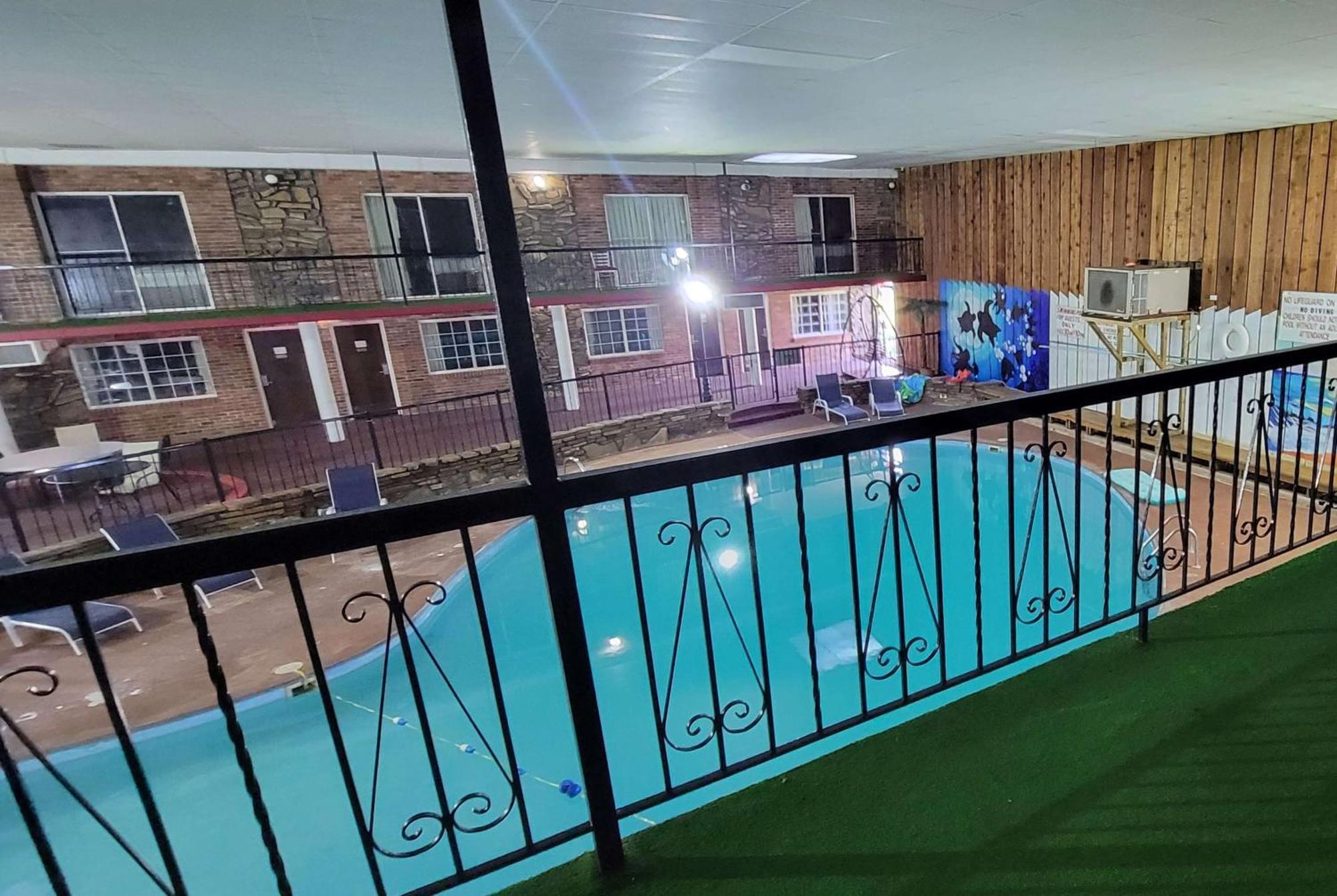 Ramada By Wyndham Mountain Home Extérieur photo